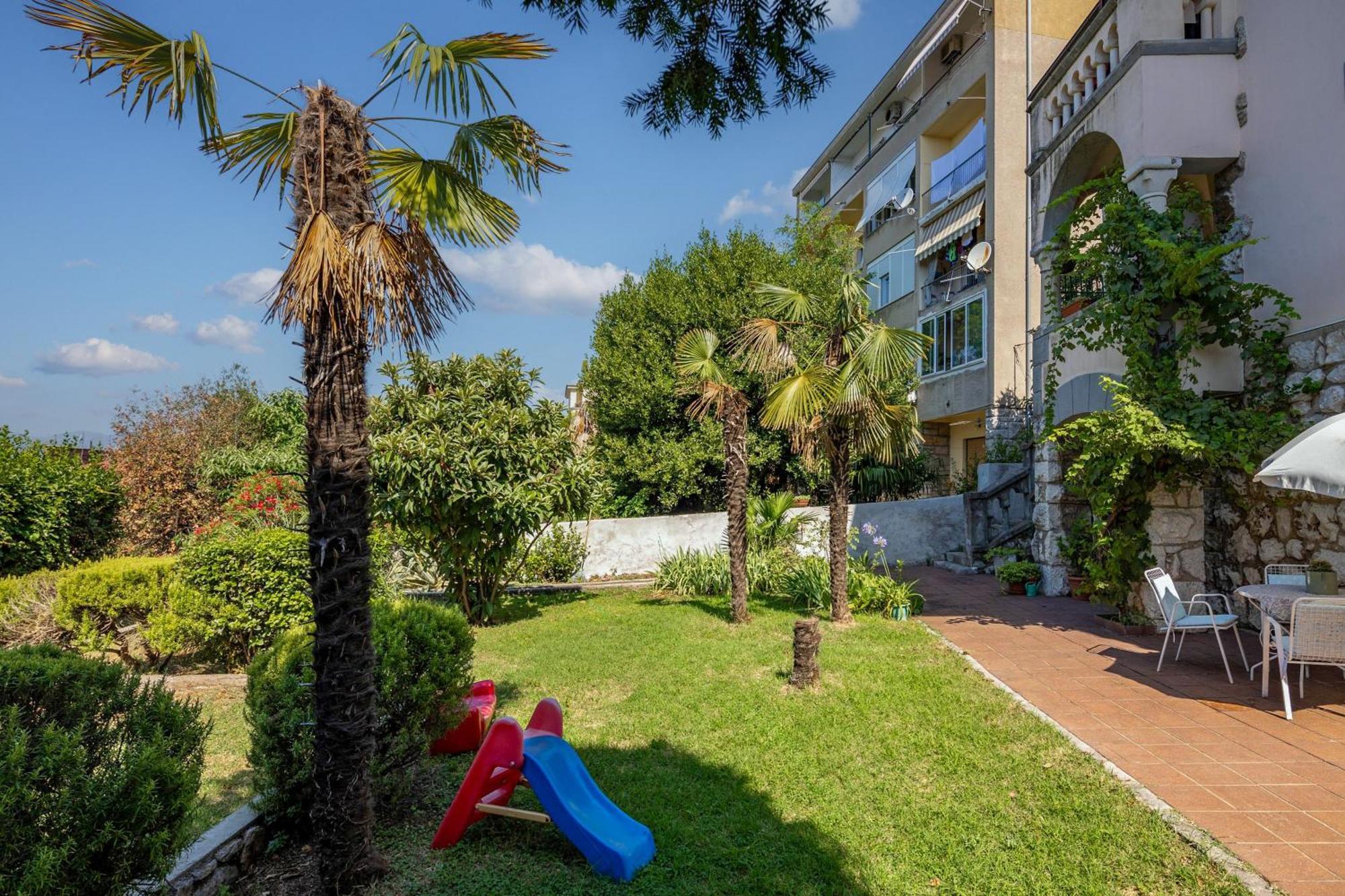 City Apartment With Garden - Happy Rentals リエカ エクステリア 写真